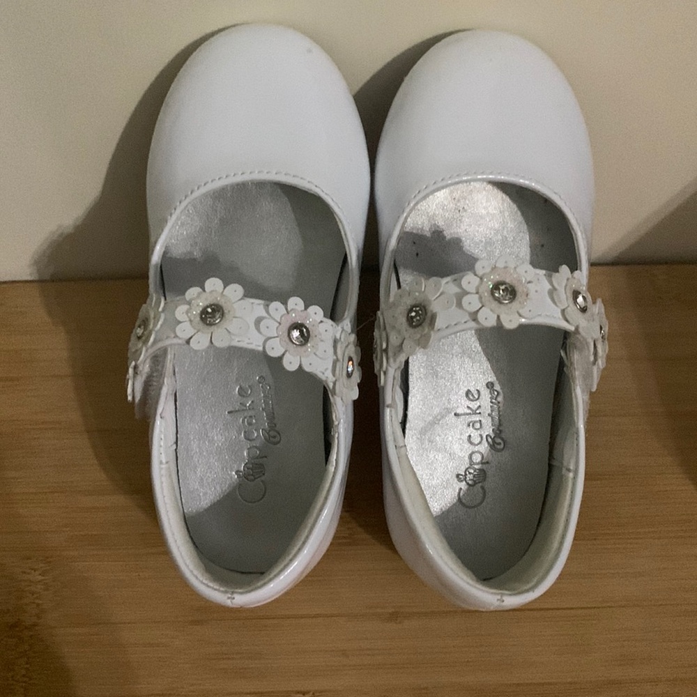 White dress shoes - Cupcake Daisee
